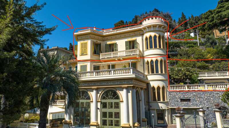 Part of a villa by the sea in Alassio for sale