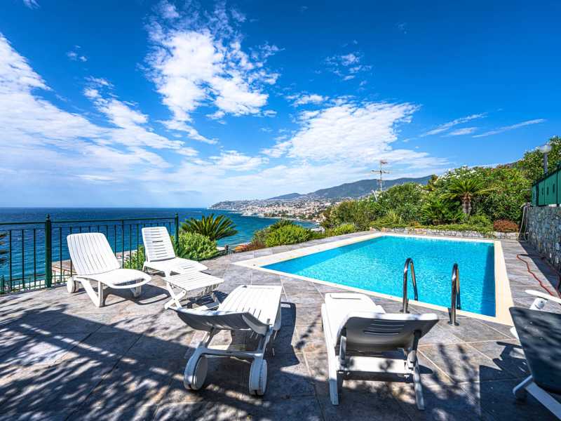 Sanremo: Villa 180 m² for Rent