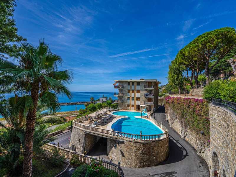 Penthouse of 127 m² for rent in Ospedaletti