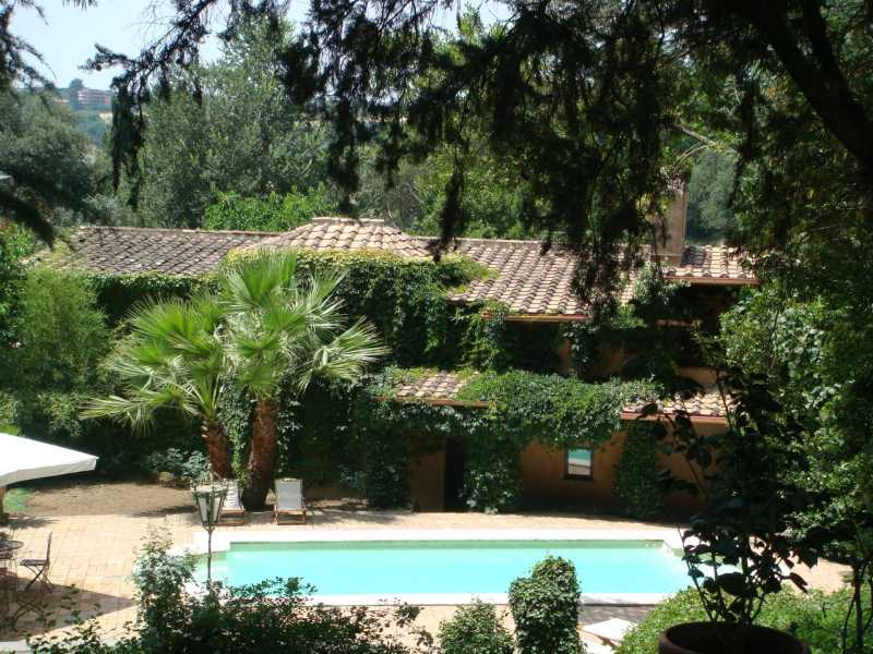Historic villa for rent in a prestigious residence in Rome.